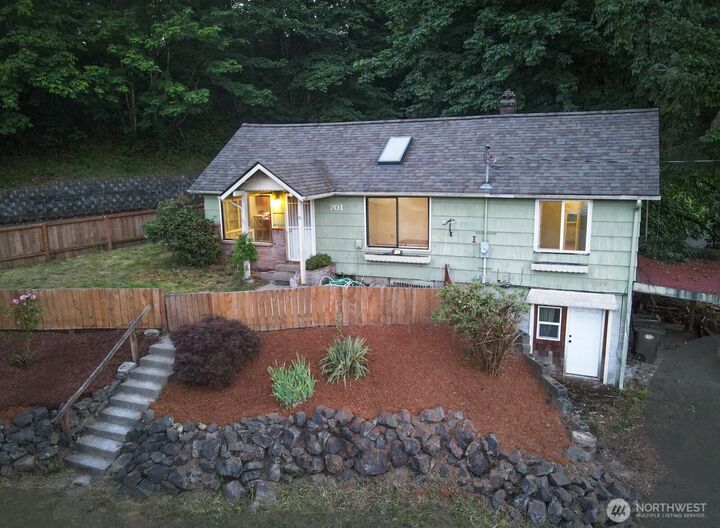 Property Photo:  701 NW Dexter Avenue  WA 98596 