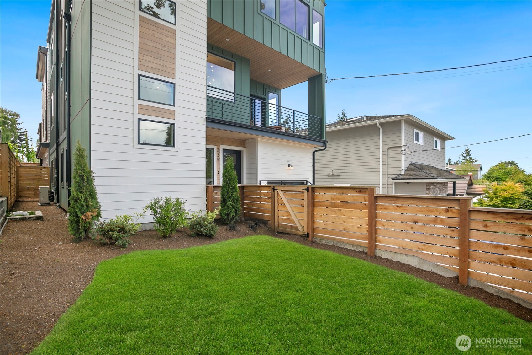 Property Photo: 339 NE 90th Street 1 WA 98115
