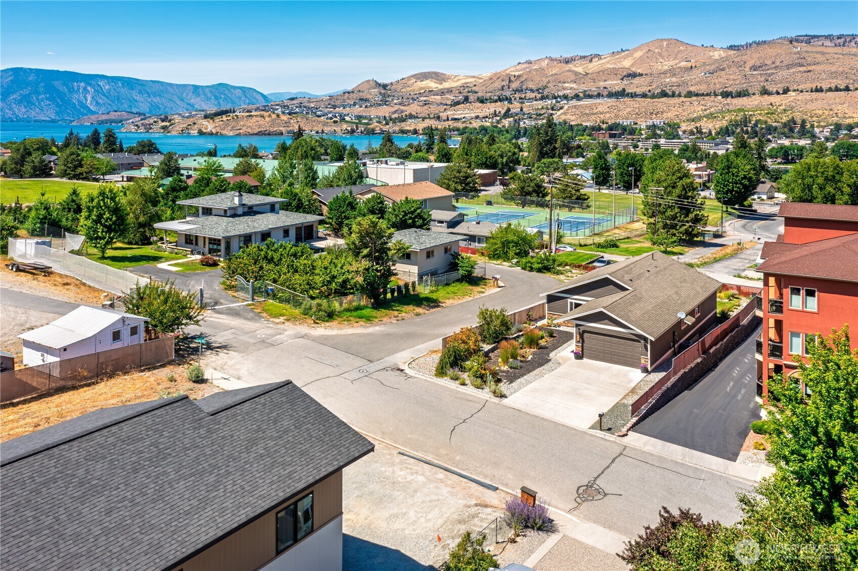 Property Photo: 105 E Raymond Avenue WA 98816