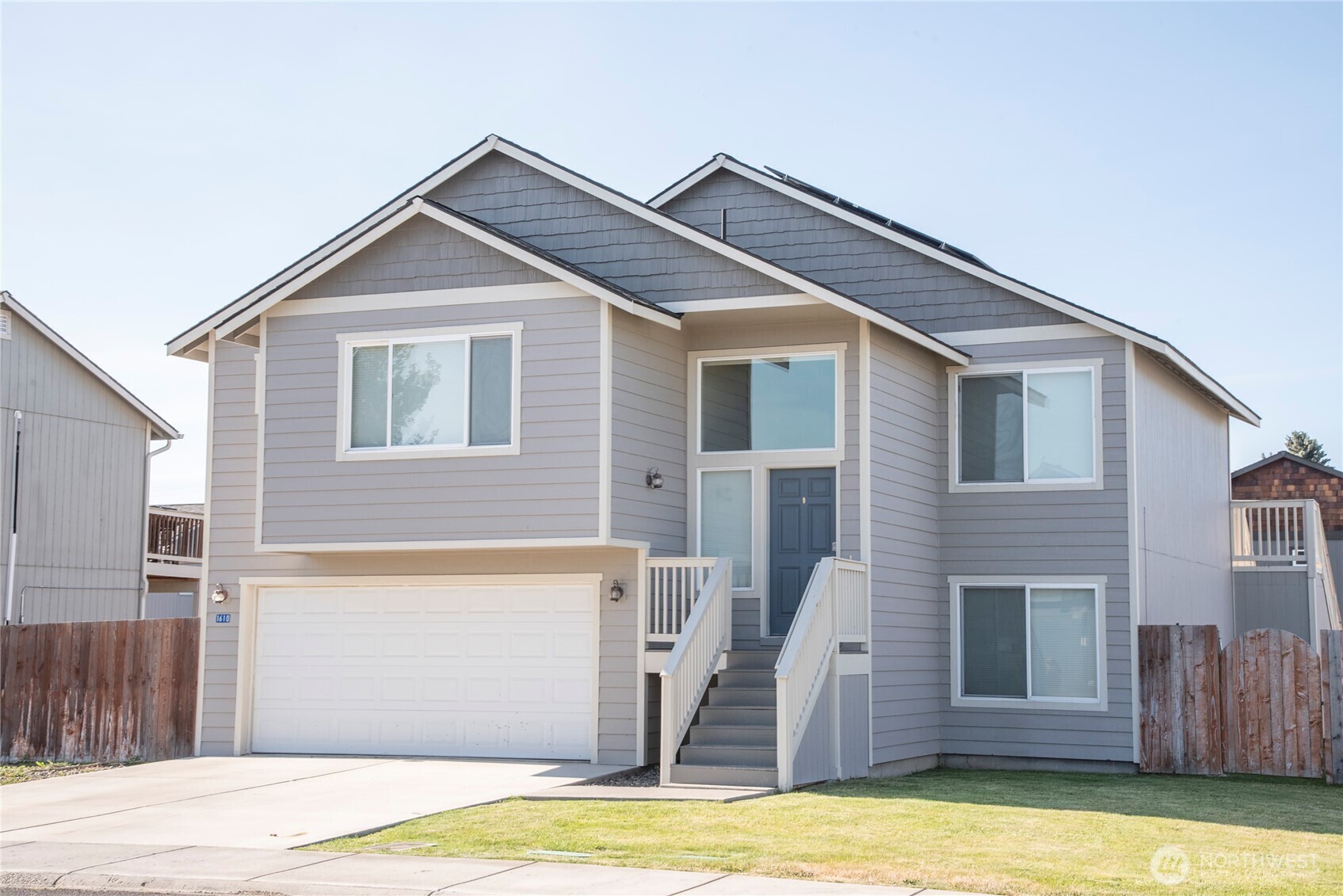 Property Photo: 1610 E Hobert Avenue WA 98926
