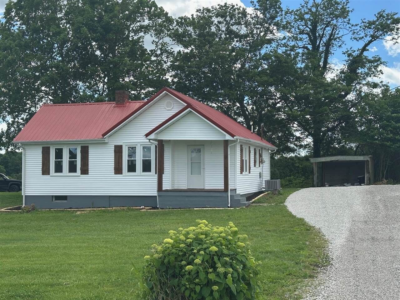 Property Photo:  33 Moore Road  KY 42166 