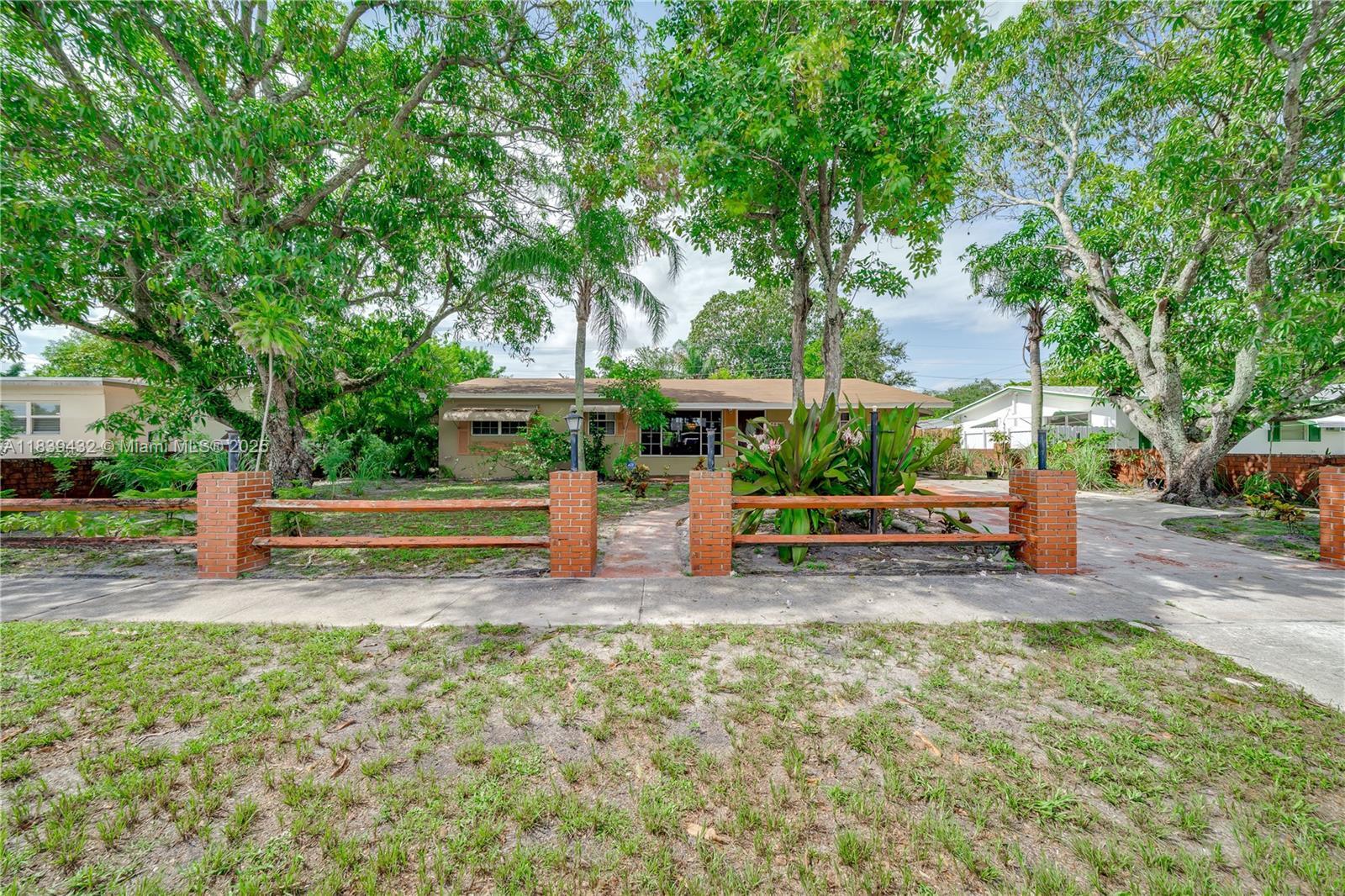 Property Photo: 7140 Fillmore St FL 33024