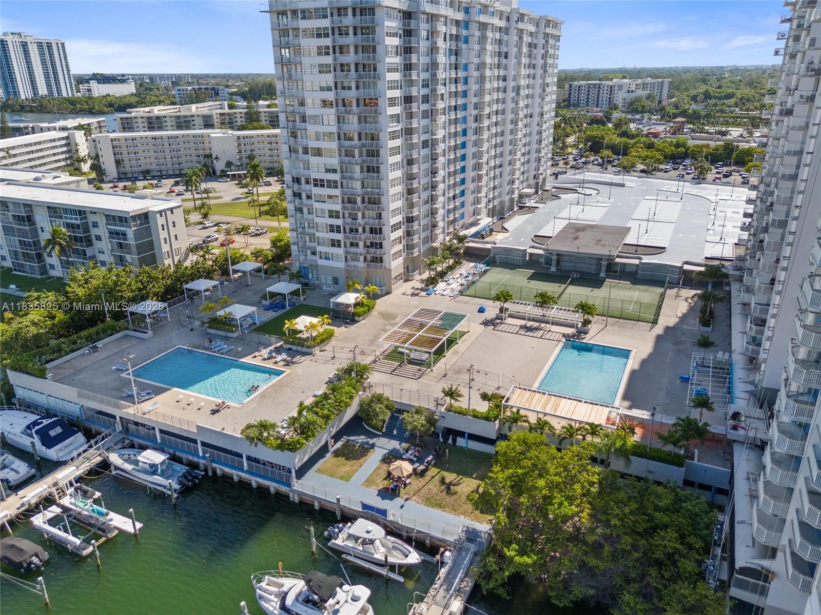 Property Photo: 18061 Biscayne 1701 FL 33160