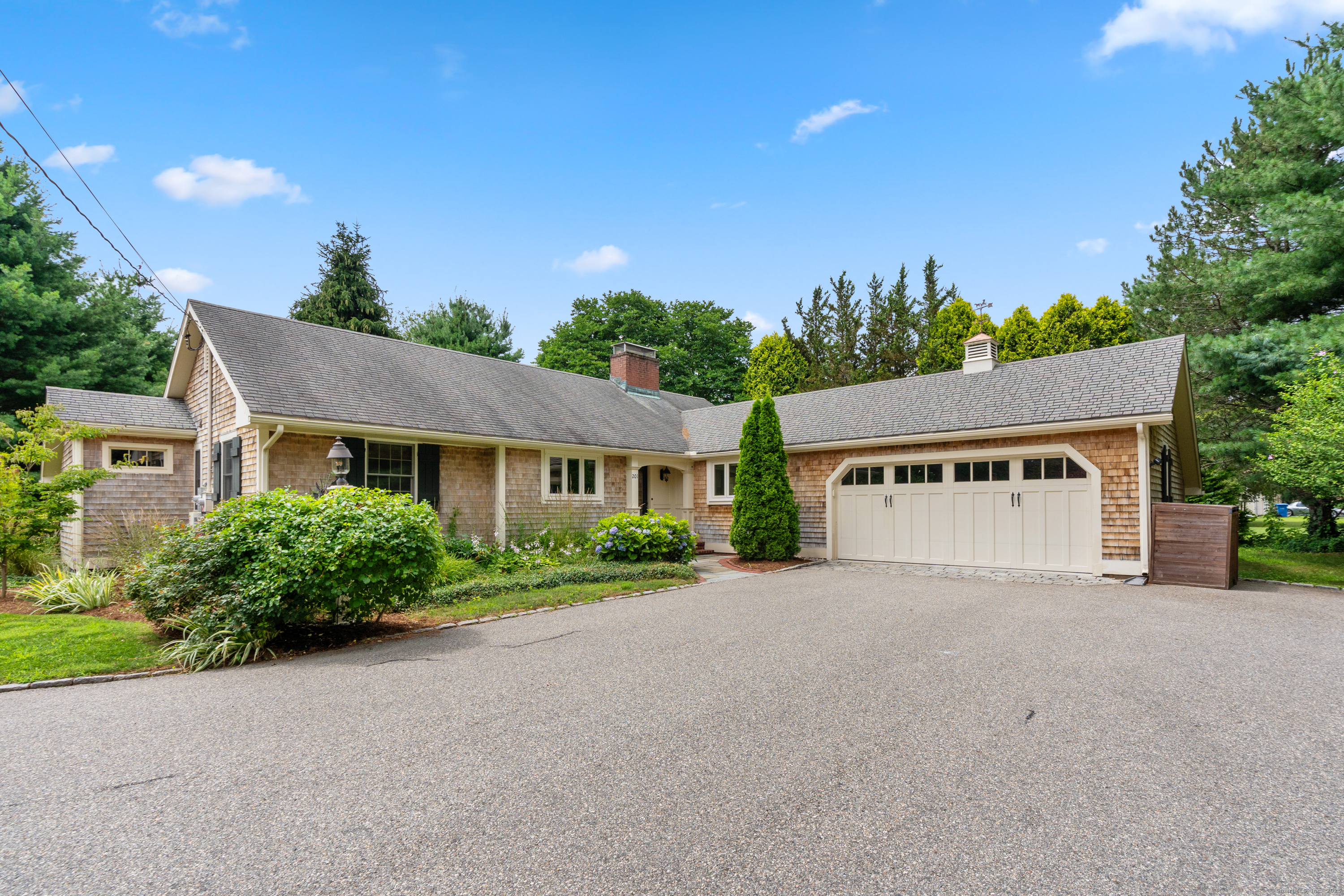 Property Photo: 201 Robin Road CT 06033