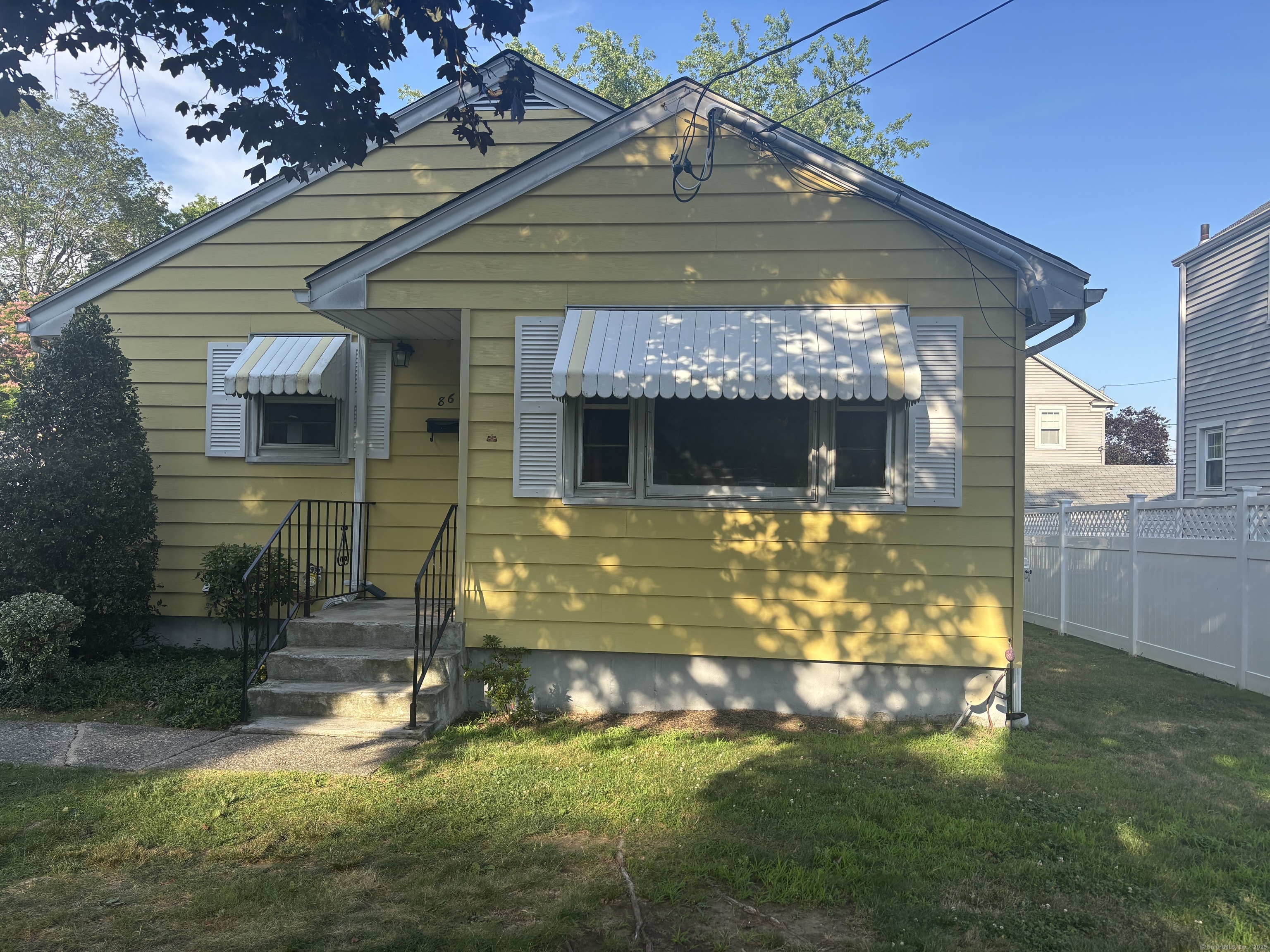Property Photo: 86 Woodcrest Avenue CT 06614