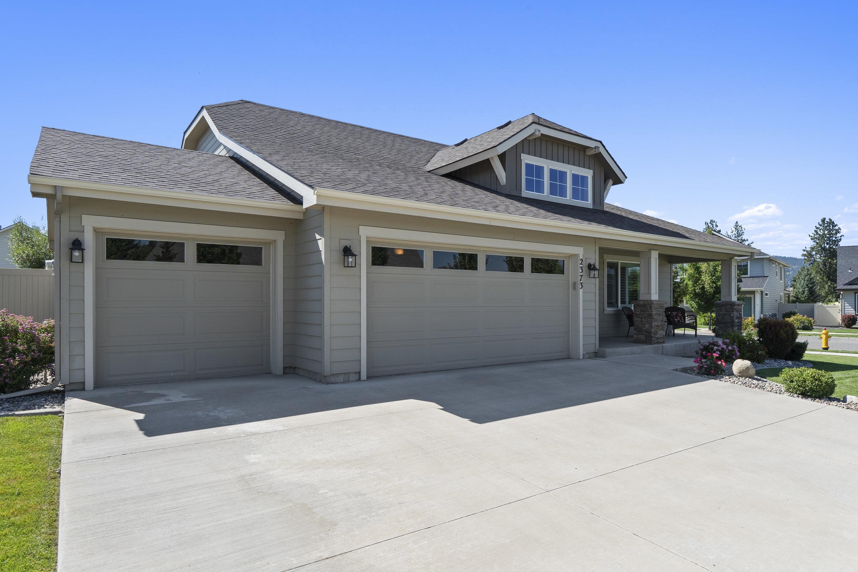 Property Photo: 2373 N Colonial Rd WA 99016
