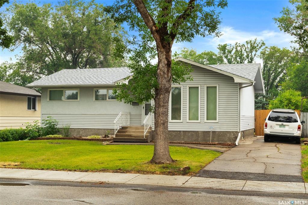 Property Photo: 14 Hammond Road SK S4R 3C6