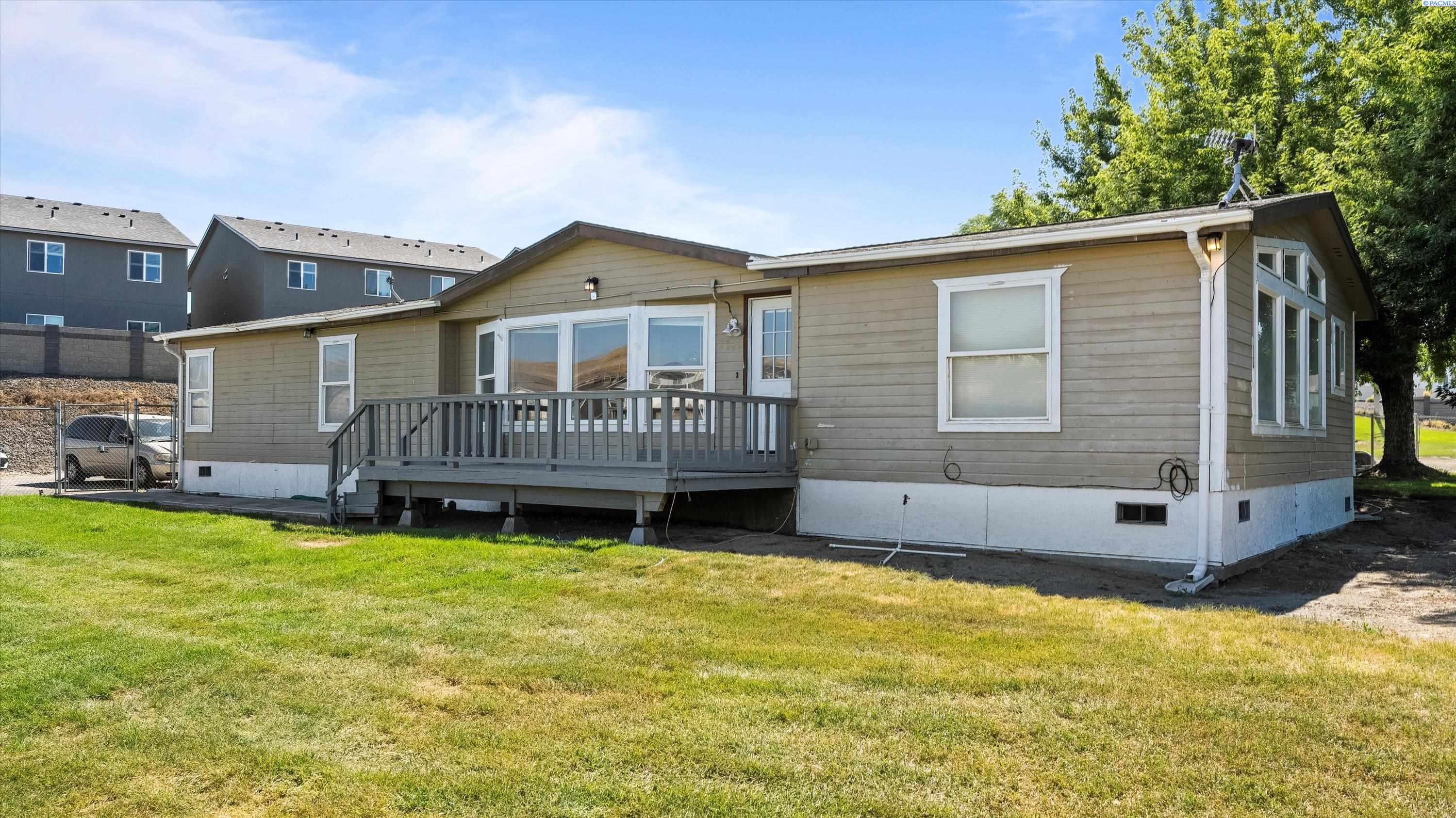 Property Photo: 7520 W Van Giesen St WA 99353