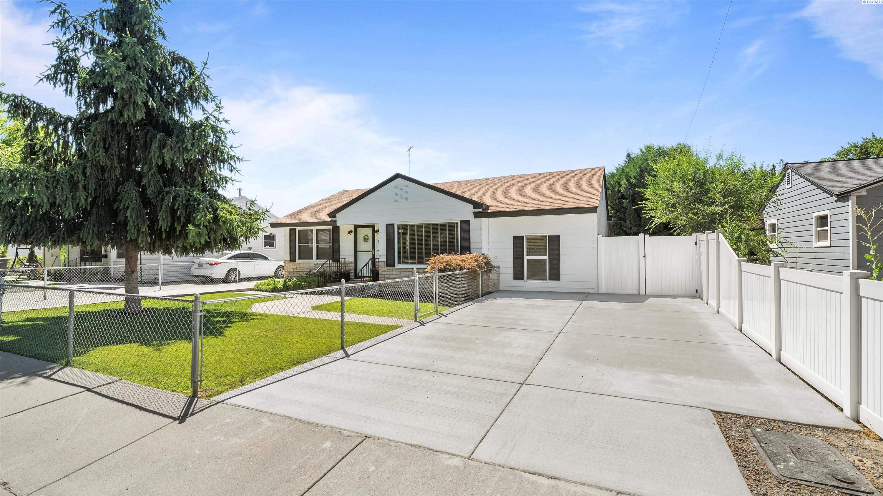 Property Photo:  102 S Rainier St.  WA 99336 