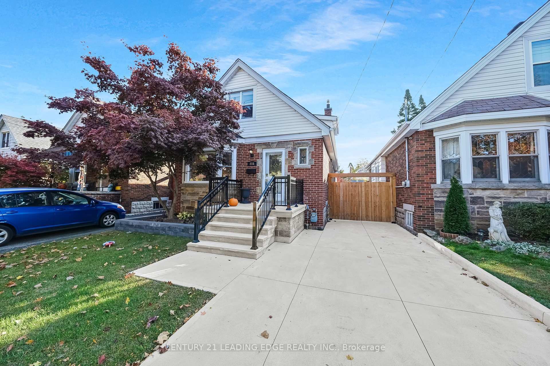 Photo de la propriété:  215 Wexford Avenue S  ON L8K 2P1 