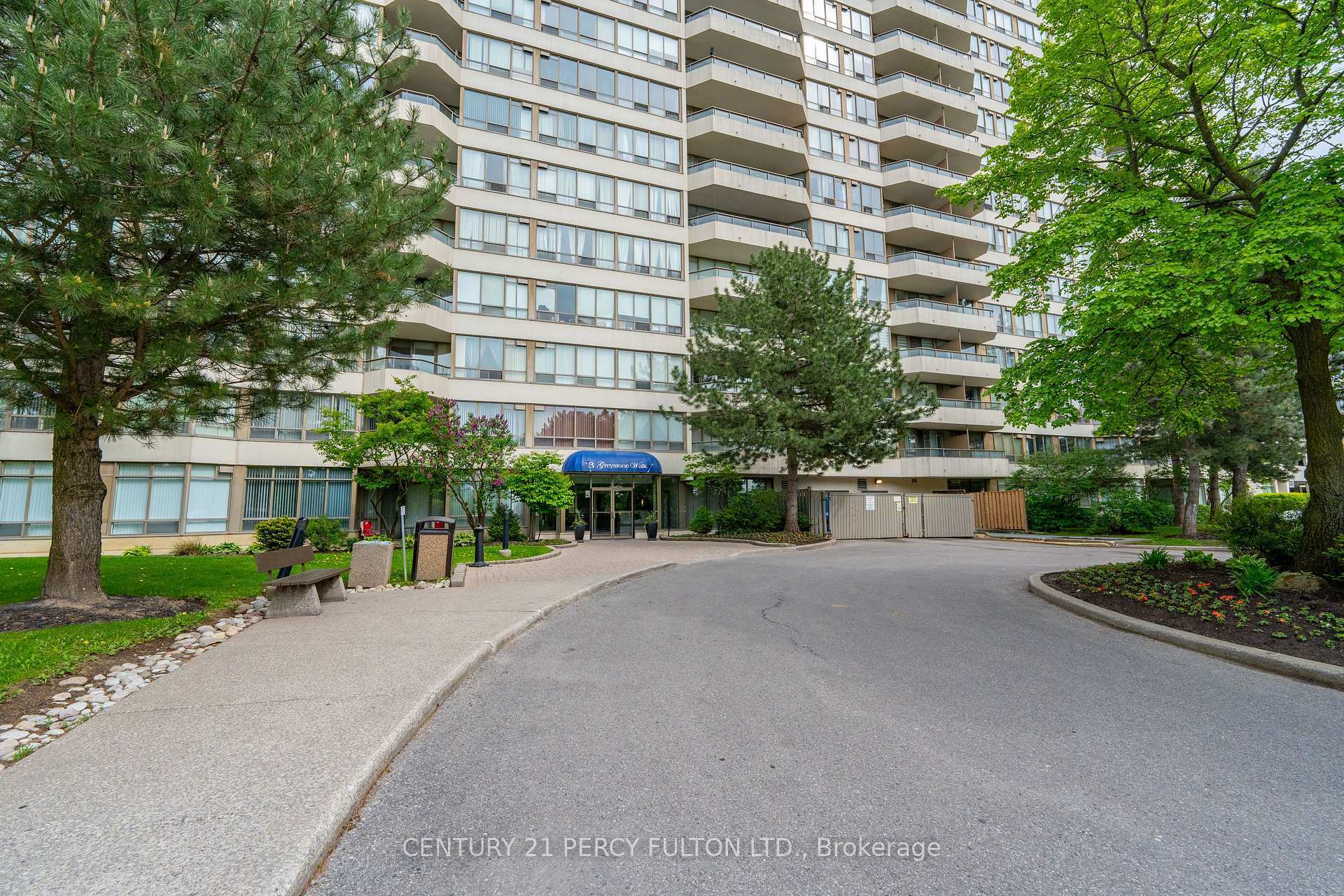 Property Photo:  3 Greystone Walk Drive 925  ON M1K 5J4 