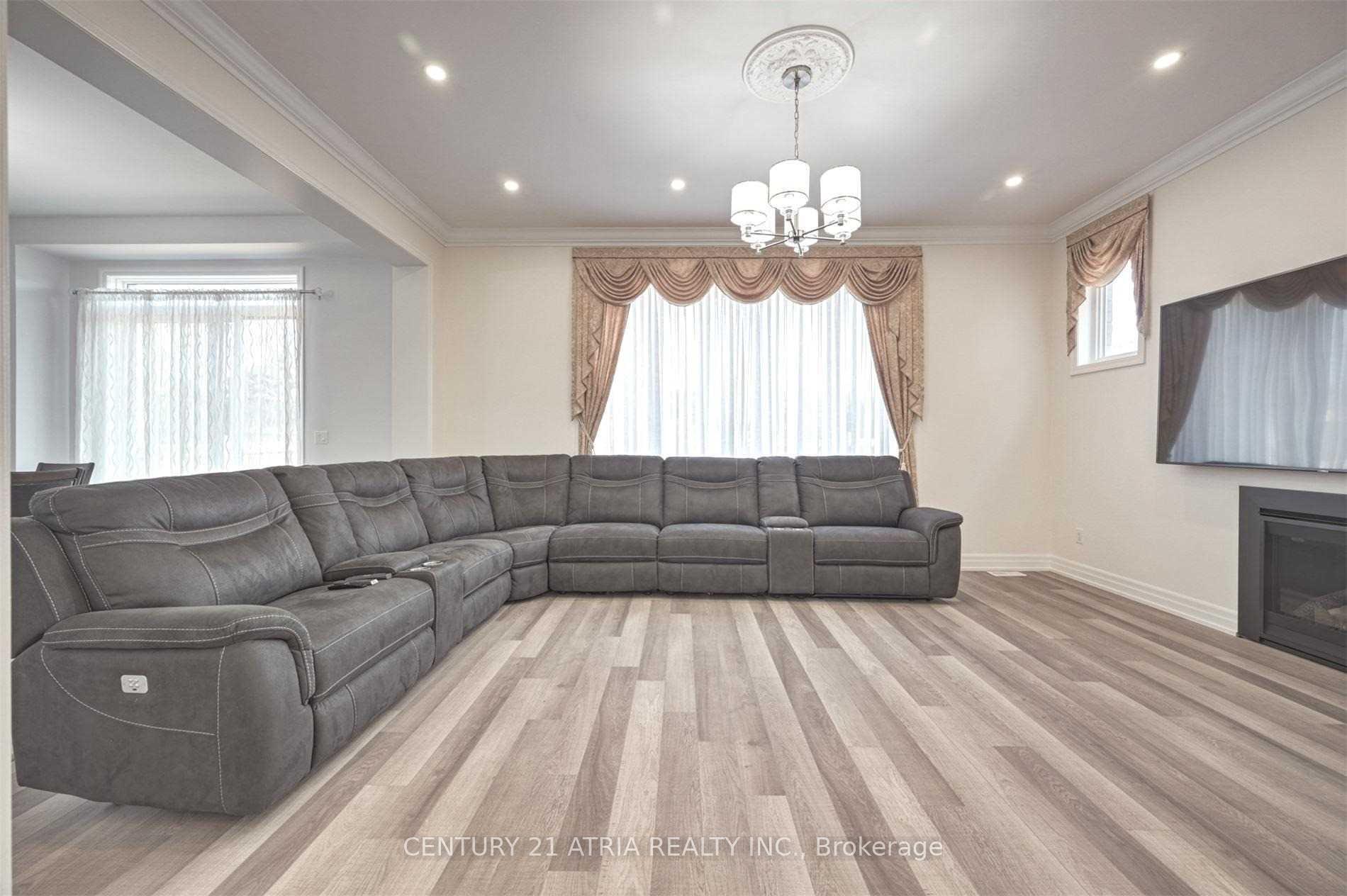 Property Photo:  56 Charlotte Abby Drive  ON L9N 0S9 