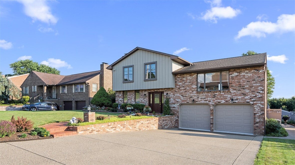 Property Photo: 11 Sunnycrest Drive PA 15321