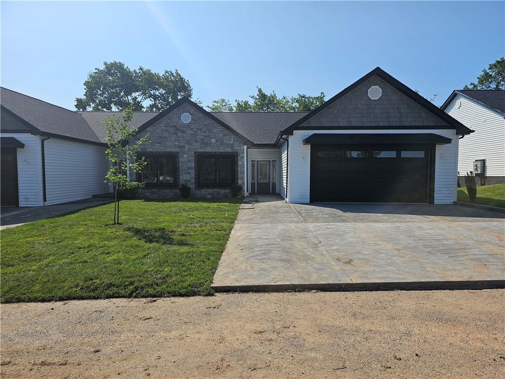 Property Photo:  816 S Tenth St  PA 15697 