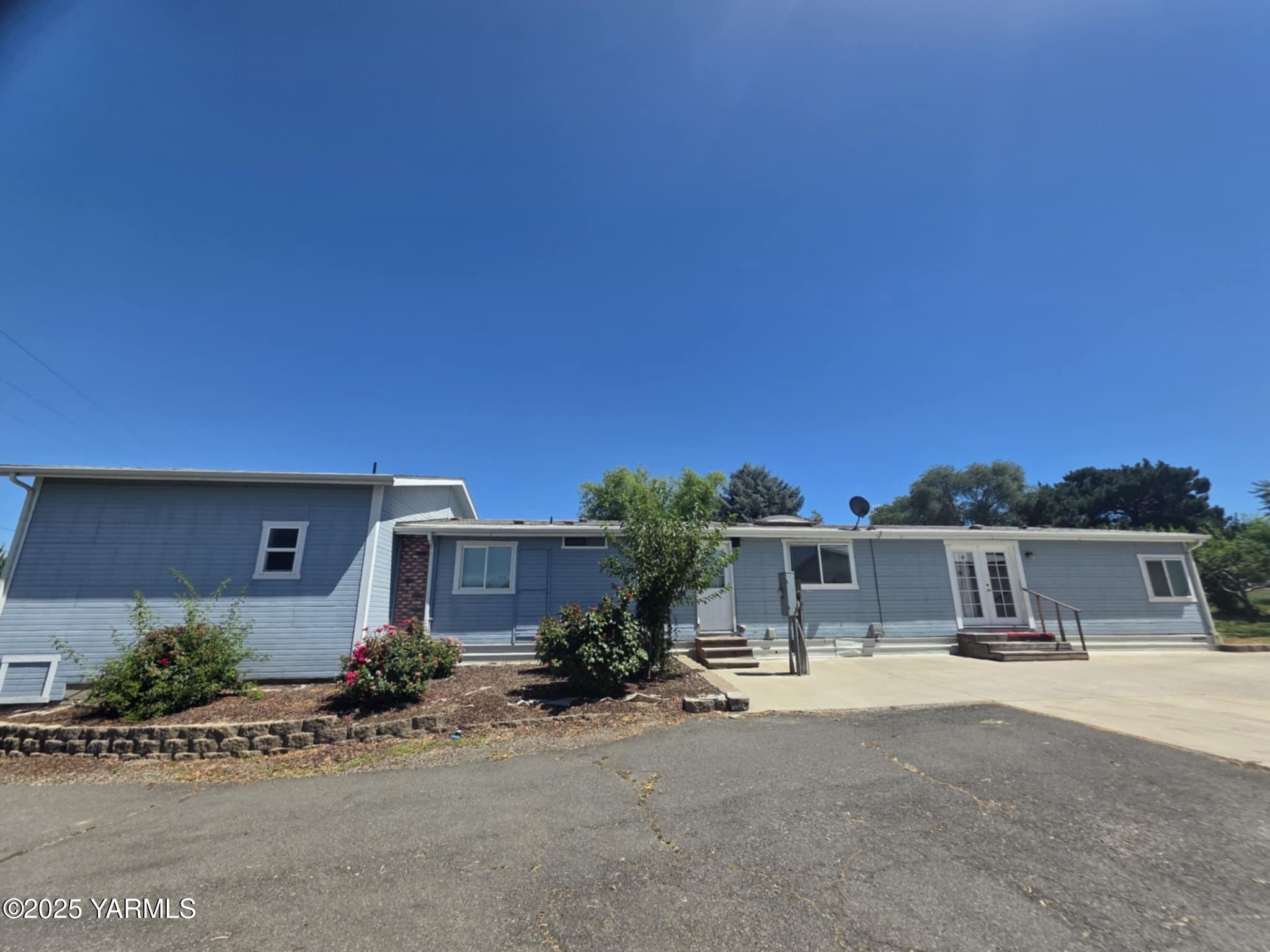 Property Photo: 5202 Norman Rd WA 98901