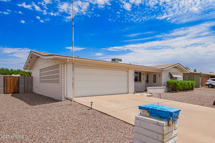 Property Photo: 6616 E Des Moines Street AZ 85205