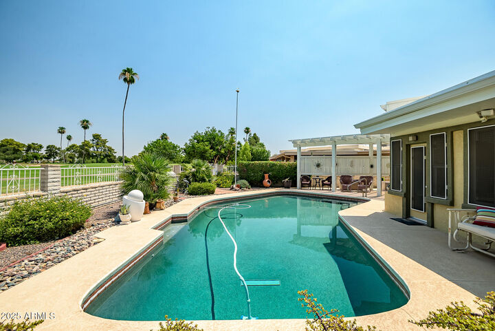 Property Photo: 10814 W Palmeras Drive AZ 85373