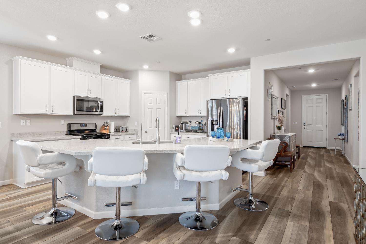 Property Photo: 1402 Peterson Place CA 95776