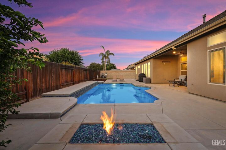 Property Photo:  9318 Rancho Viejo Drive  CA 93314 