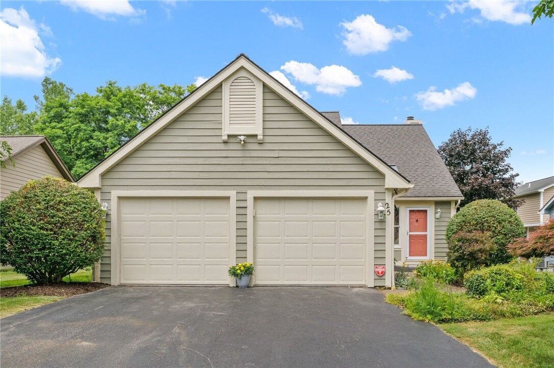 Property Photo: 25 E Pointe NY 14450