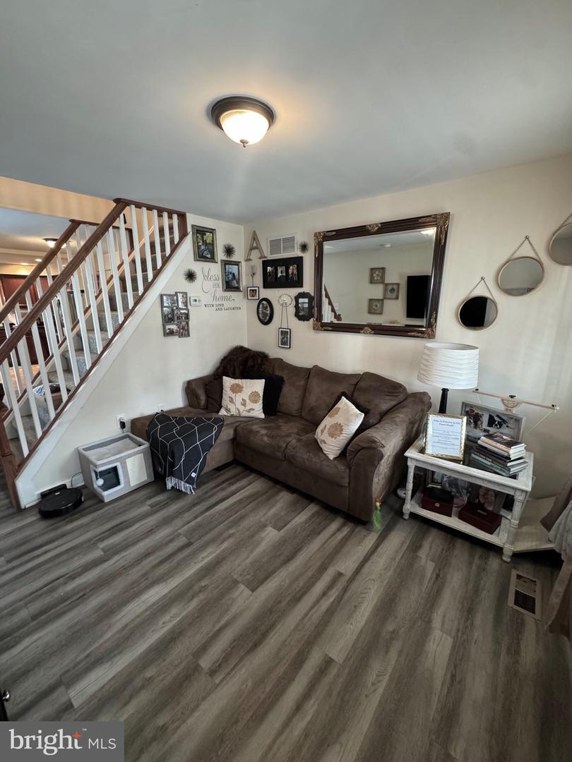 Property Photo: 612 Pond Street PA 19007