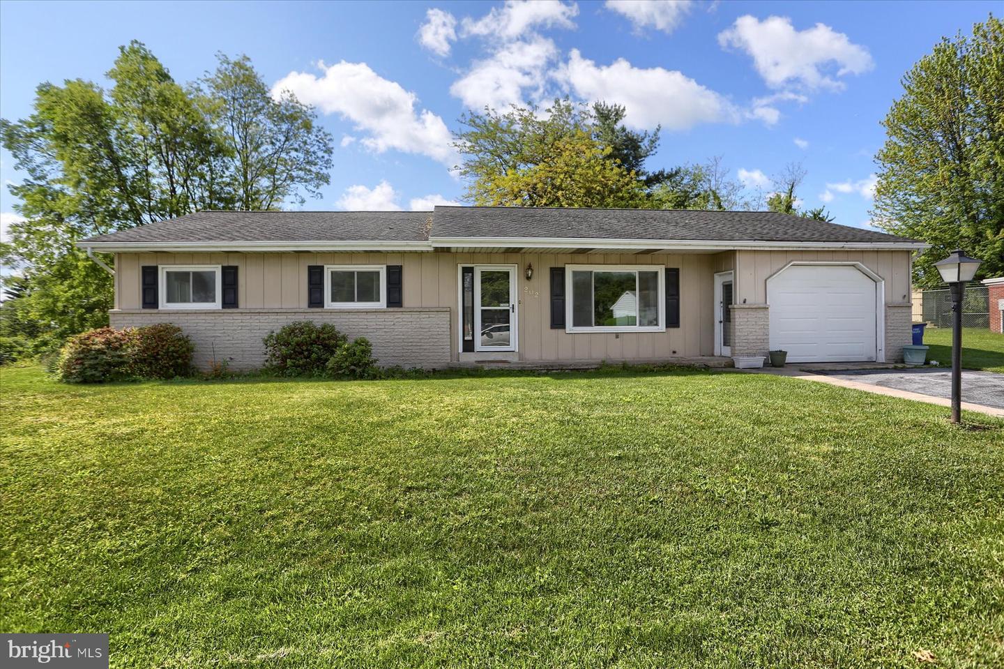 Property Photo: 202 Hillcrest Drive PA 17070