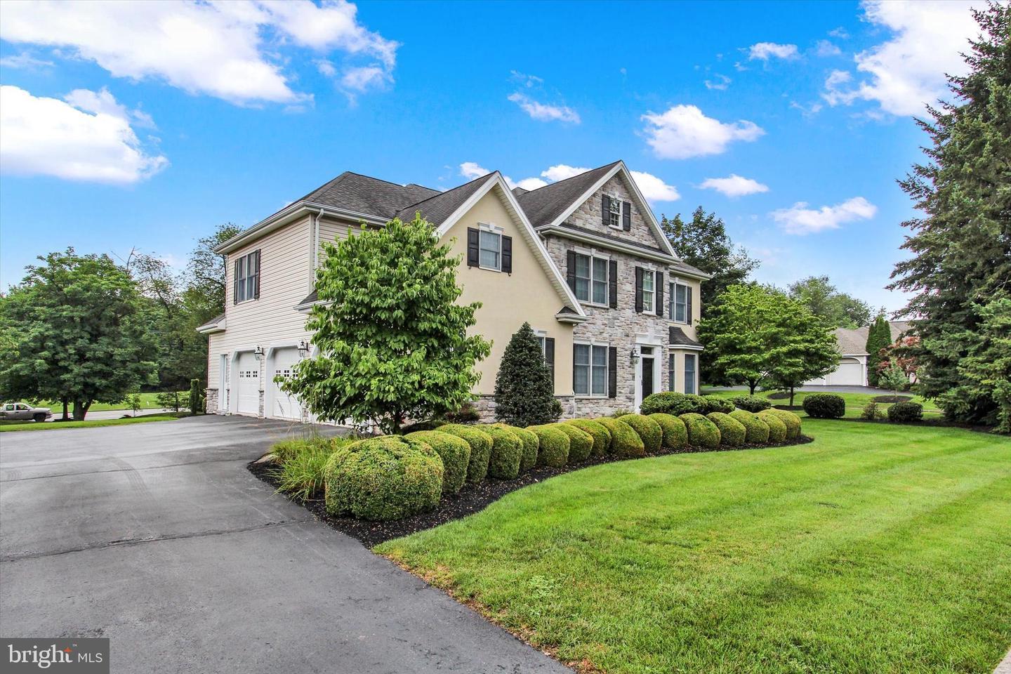 Property Photo: 35 Emlyn Lane PA 17055