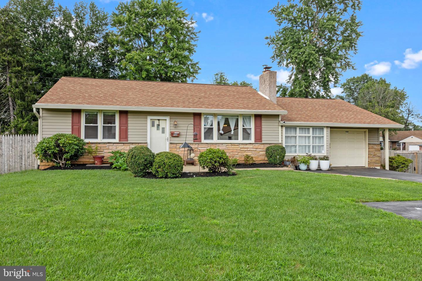 Property Photo:  930 E Maple Drive  PA 18966 