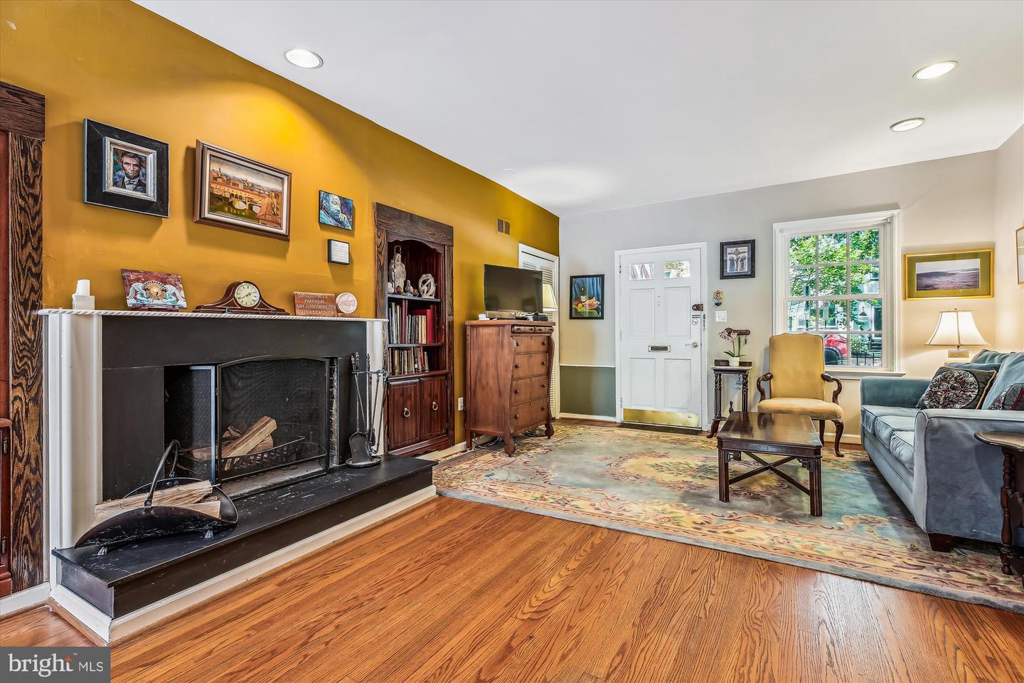 Property Photo: 925 G Street SE DC 20003