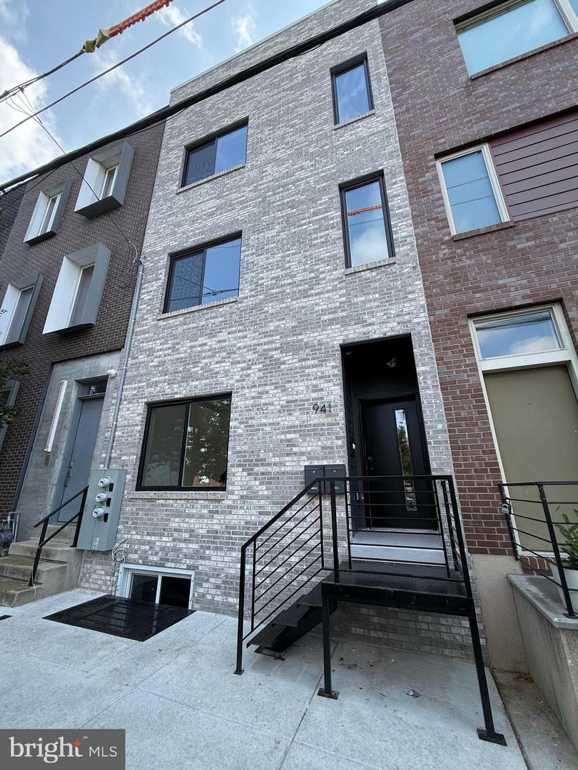 Property Photo: 941 N 6th Street 2 PA 19123