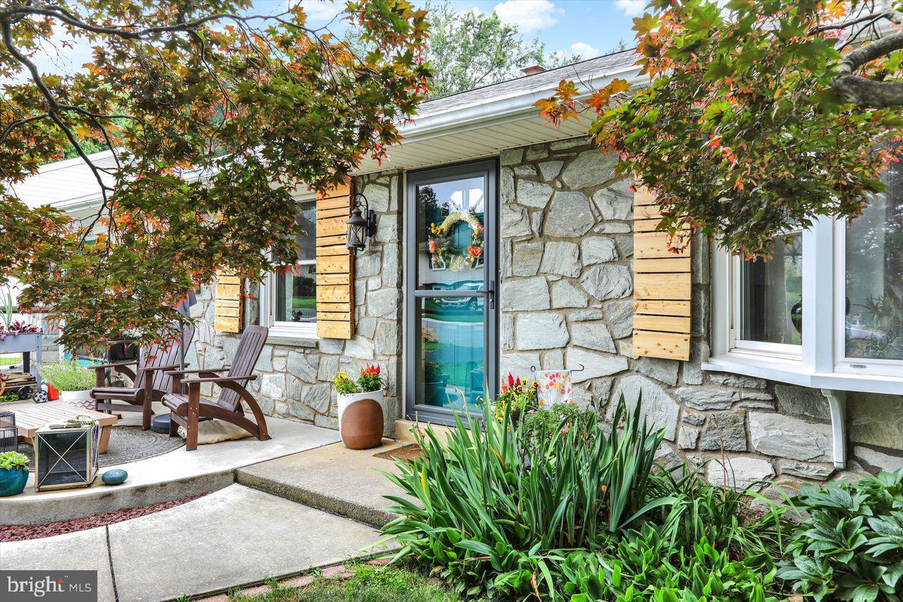 Property Photo:  827 Darby Lane  PA 17601 