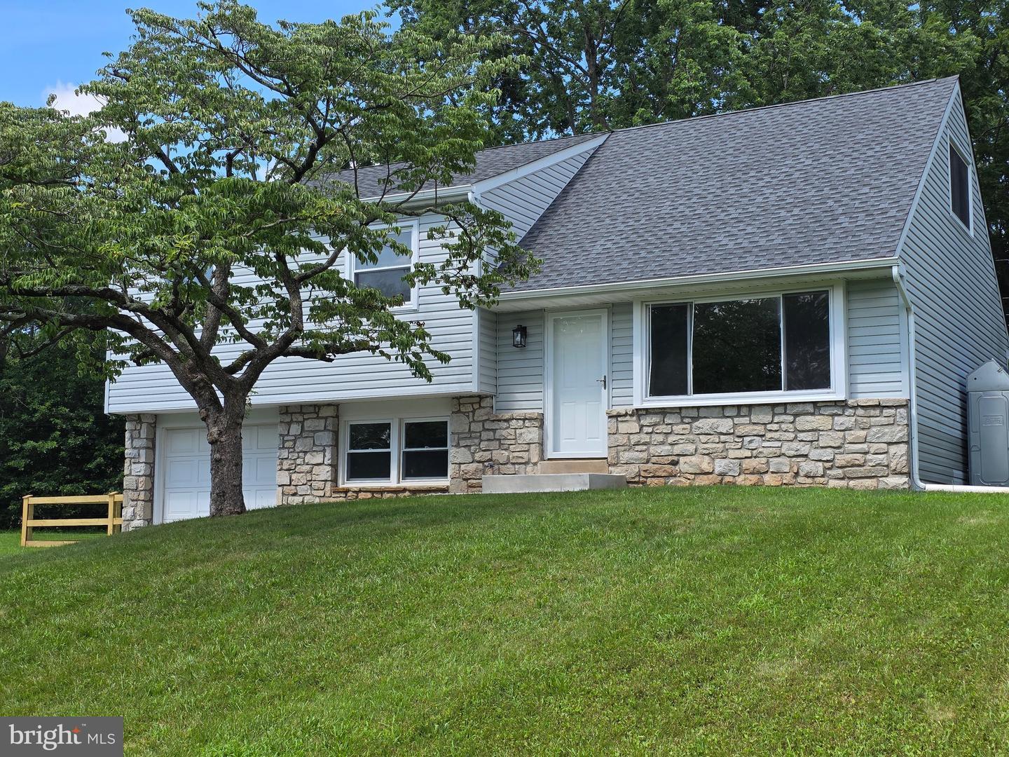 127 Hampshire Drive  Chalfont PA 18914 photo