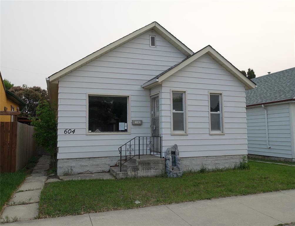 Property Photo: 604 Union Avenue East MB R2L 1A4