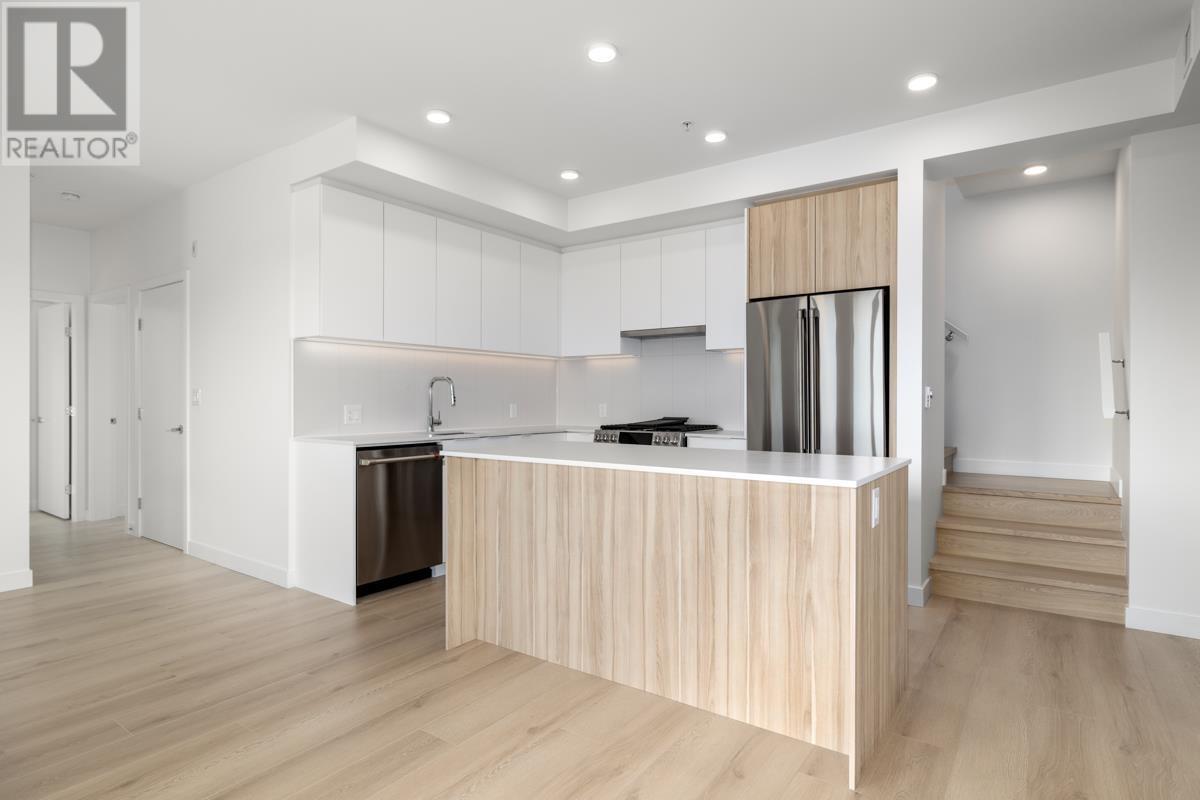 Property Photo: 2450 Garden Drive 605 BC V5N 0K1