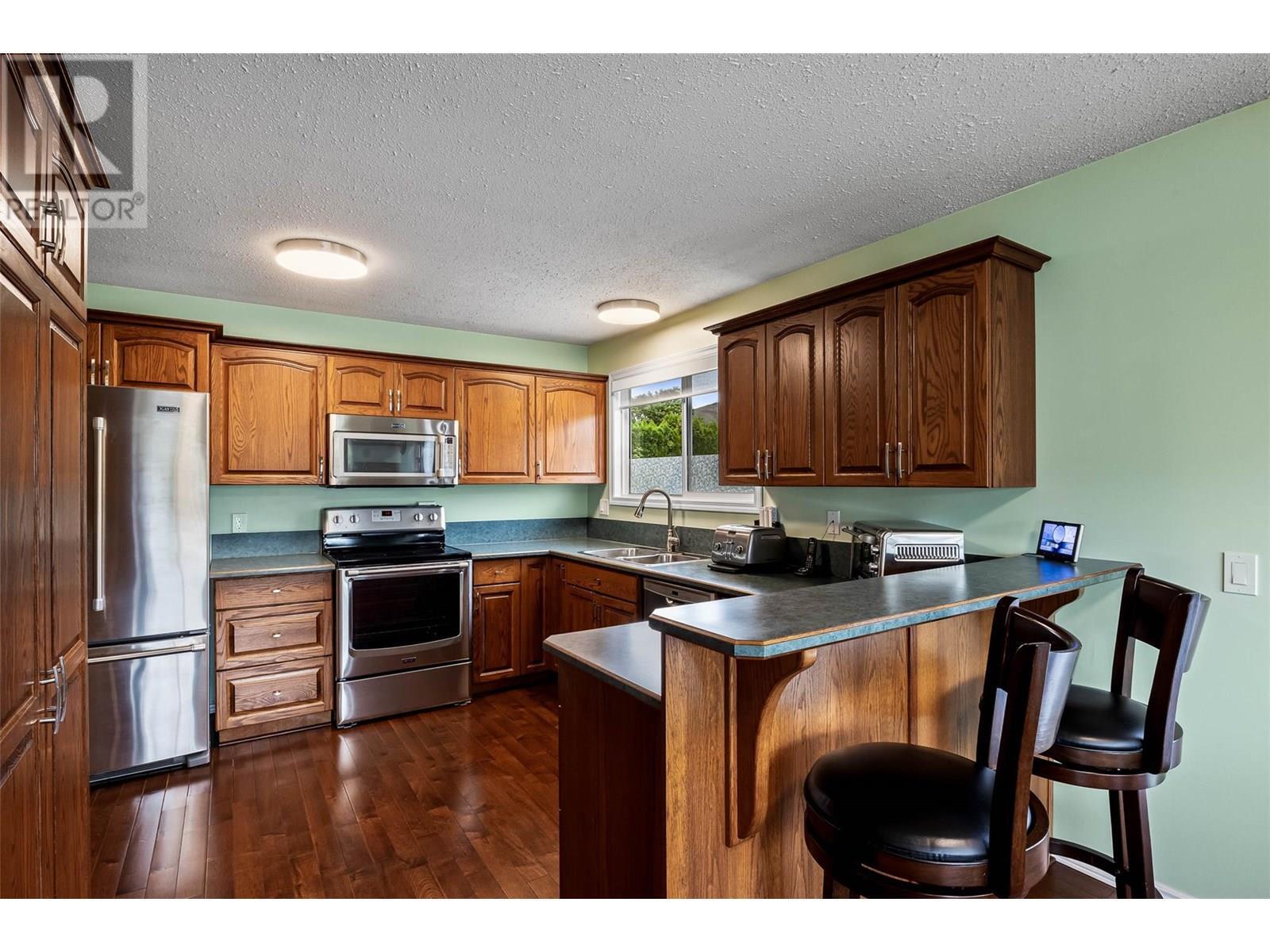 Property Photo:  1591 Southview Terrace  BC V2B 7R3 