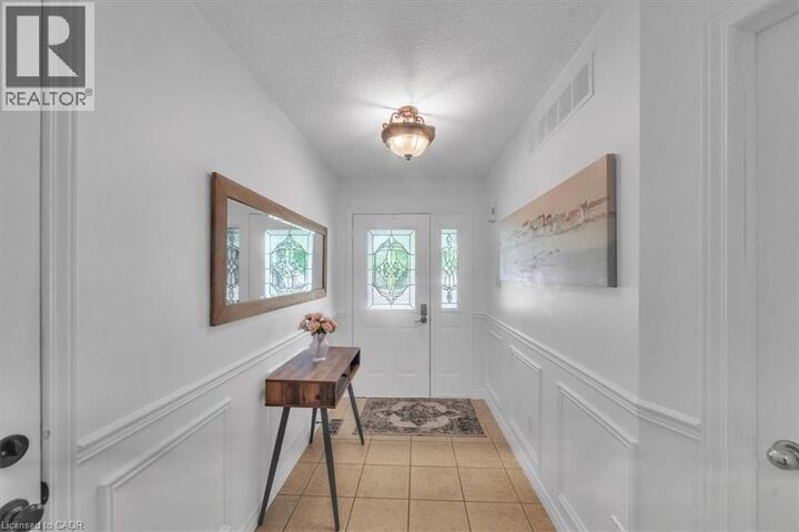 Photo de la propriété: 84 Doctor Moore Court ON L7J 3A7
