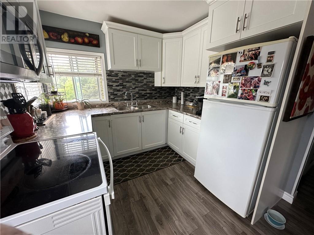 Property Photo:  737 Charlotte Street  ON P3E 4C1 