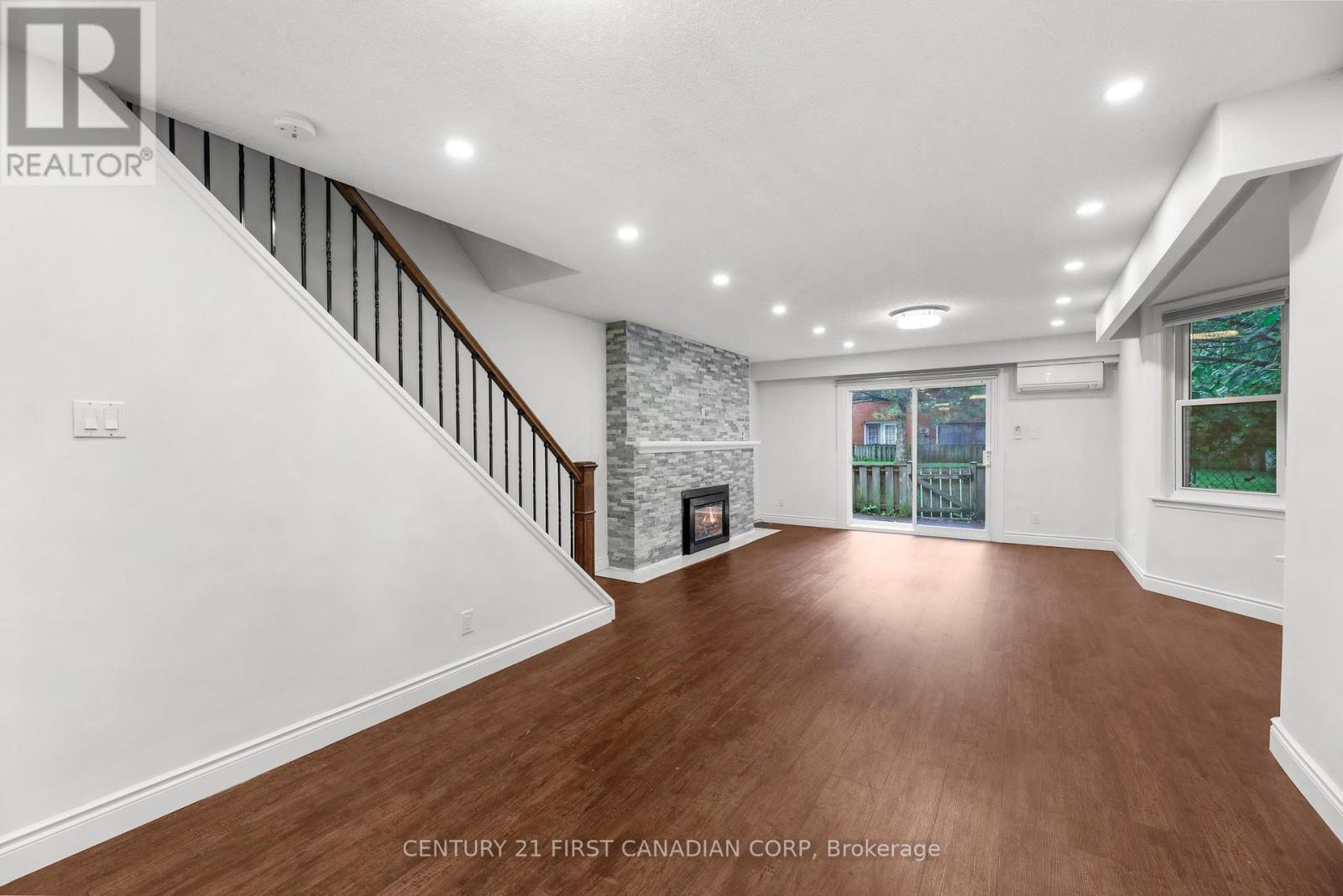 Photo de la propriété: 19 Arbour Glen Crescent ON N5Y 1Z9
