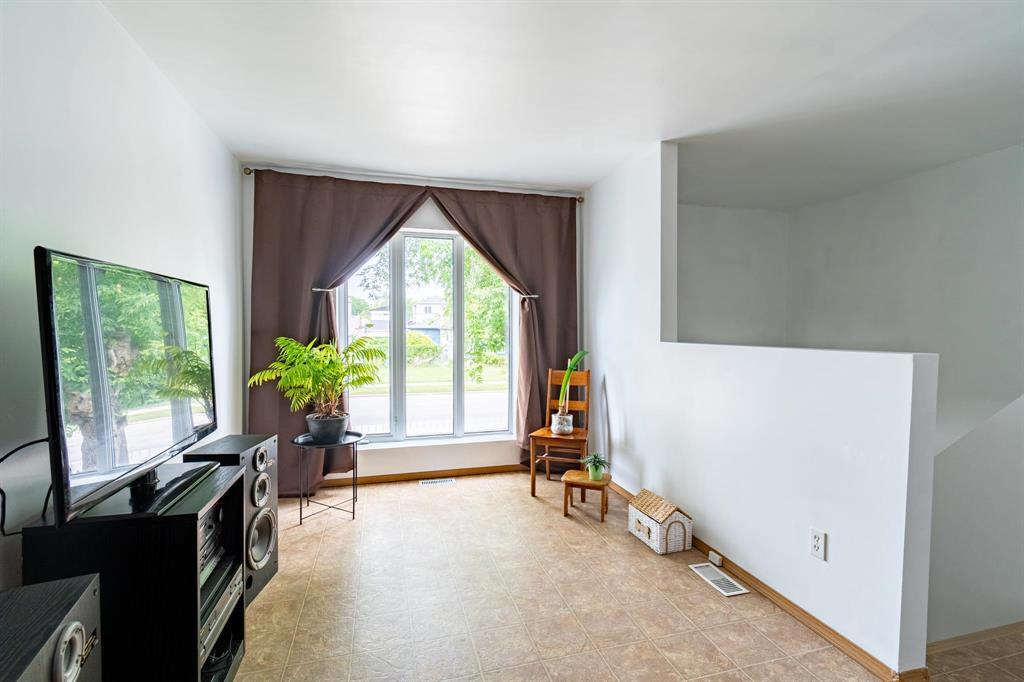 Property Photo: 385 Ferry Road MB R3J 1W3