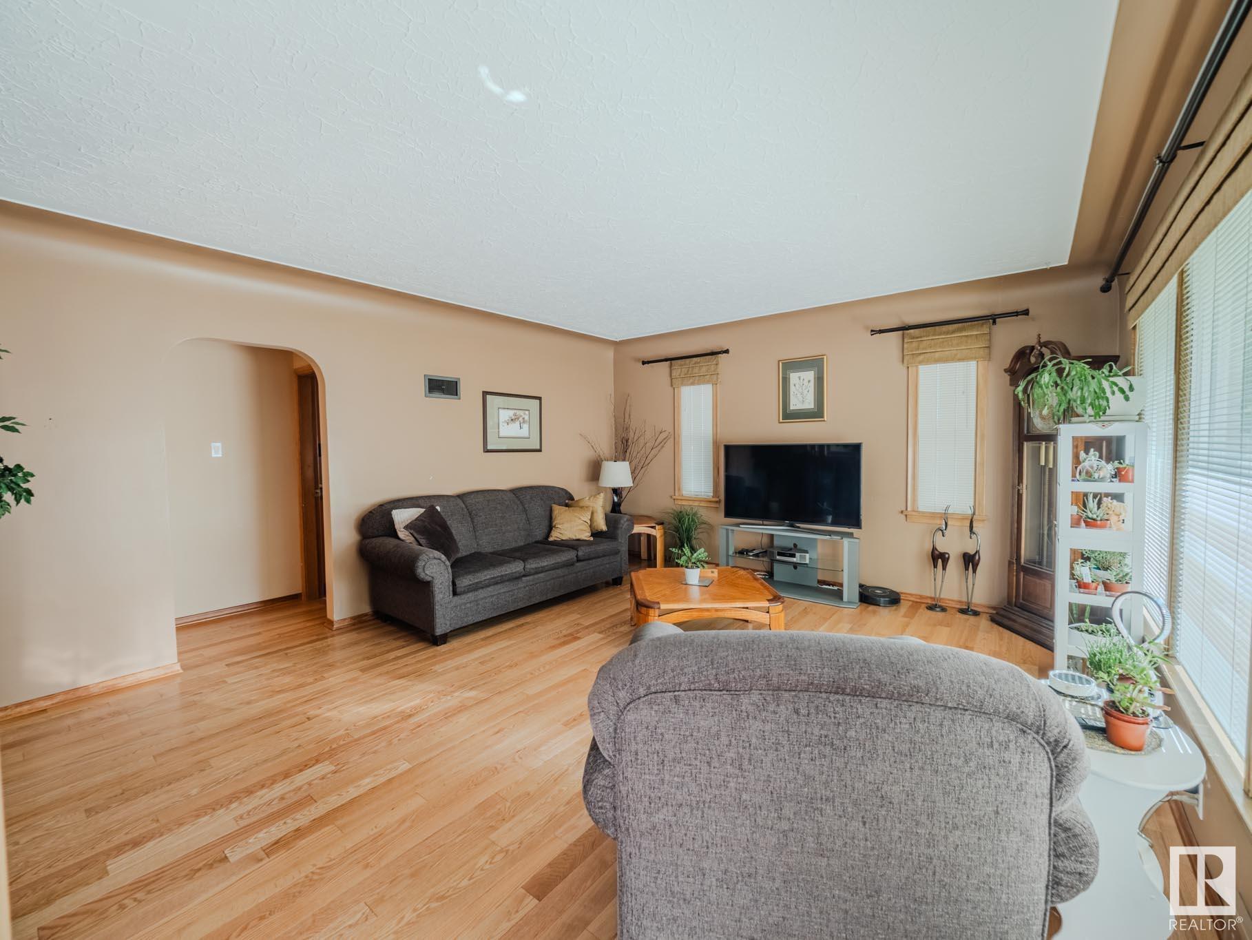 Property Photo:  10823 122 Street NW  AB T5M 0A5 