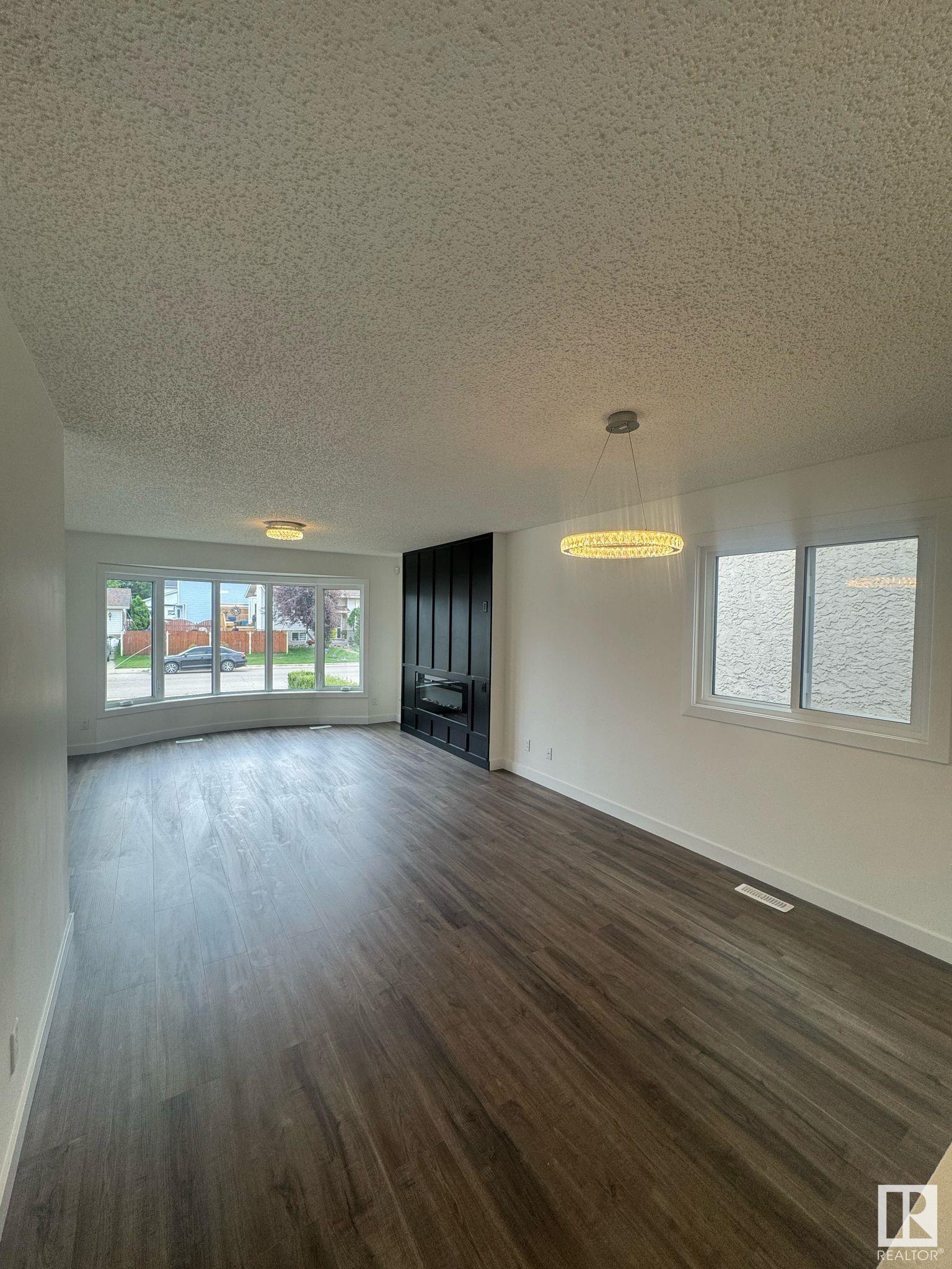 Property Photo:  4516 27 Avenue NW  AB T6L 4P9 