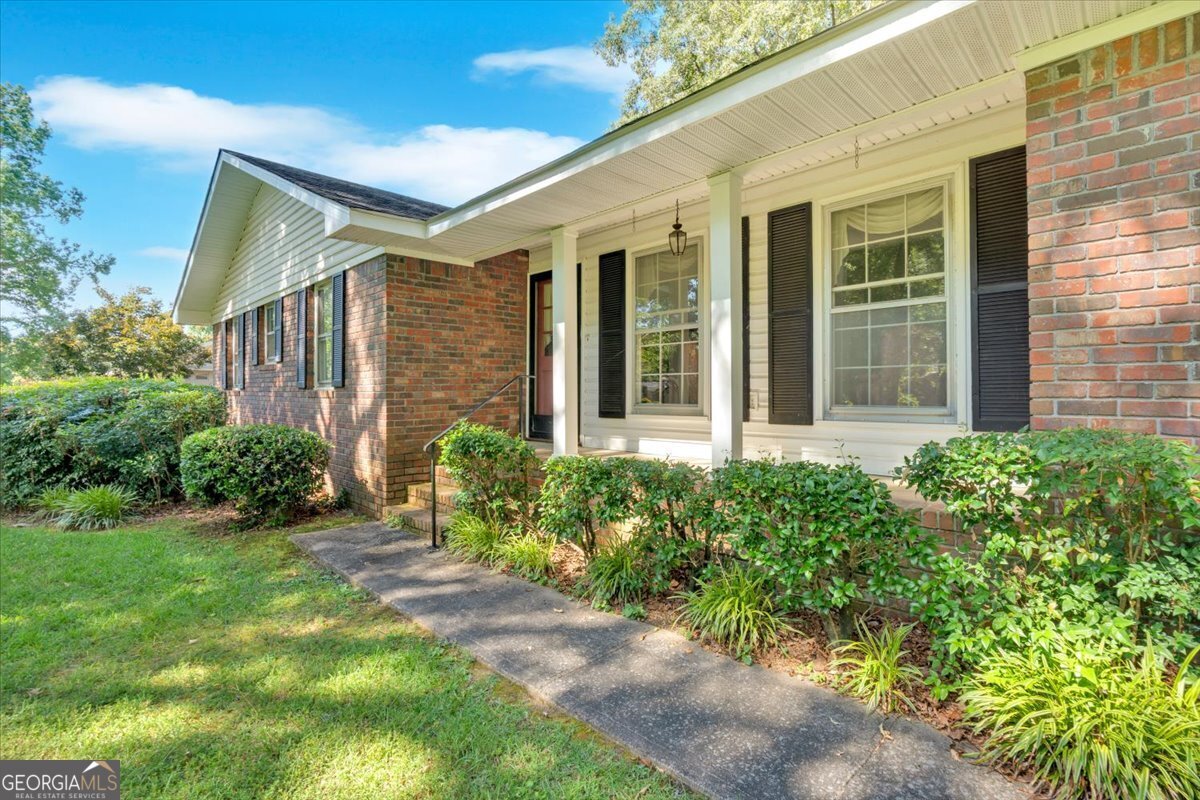 Property Photo:  217 Cherokee Circle  GA 30125 