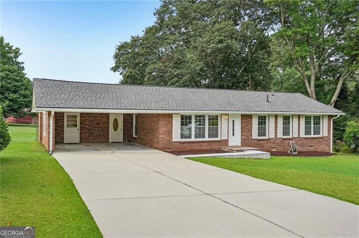 Property Photo:  4810 White Lake Drive NW  GA 30101 