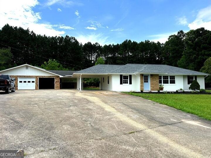 Property Photo: 255 Loving Road GA 30560