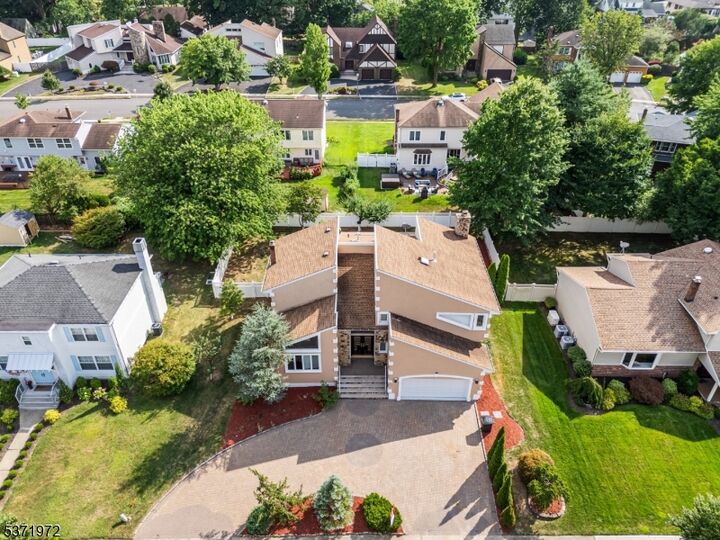 Property Photo: 26 Benjamin Dr NJ 07081