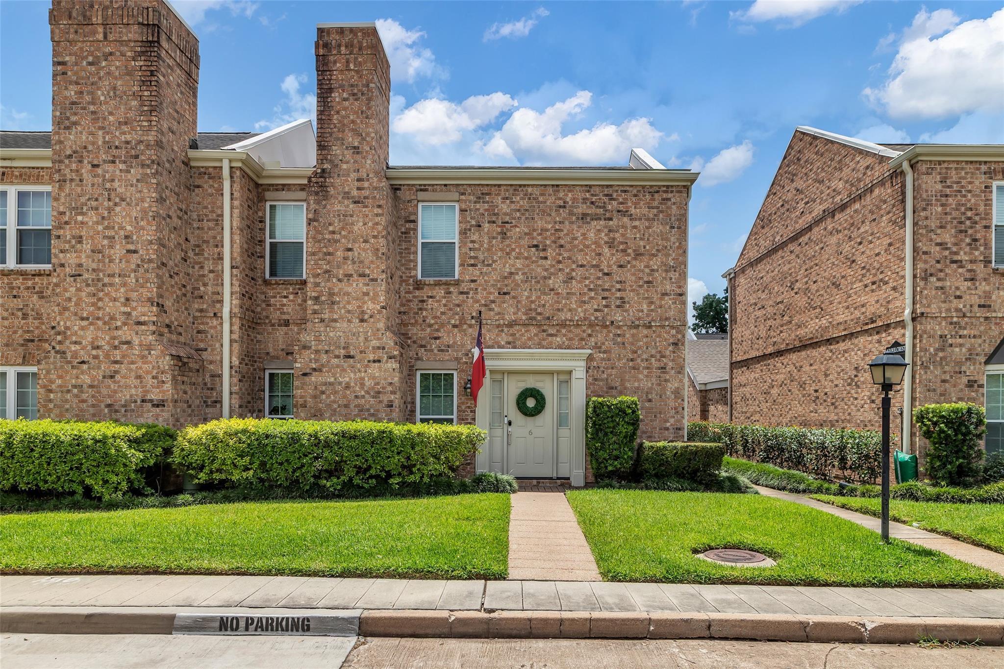Property Photo: 600 Wilcrest Drive 6 TX 77042
