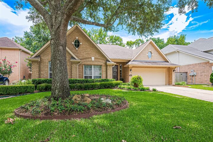 Property Photo:  9427 Fern Wood Forest  TX 77040 