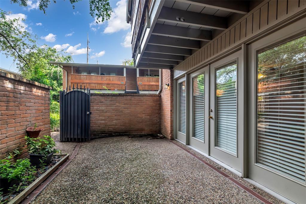 Property Photo: 3942 W Alabama Street 7 TX 77027