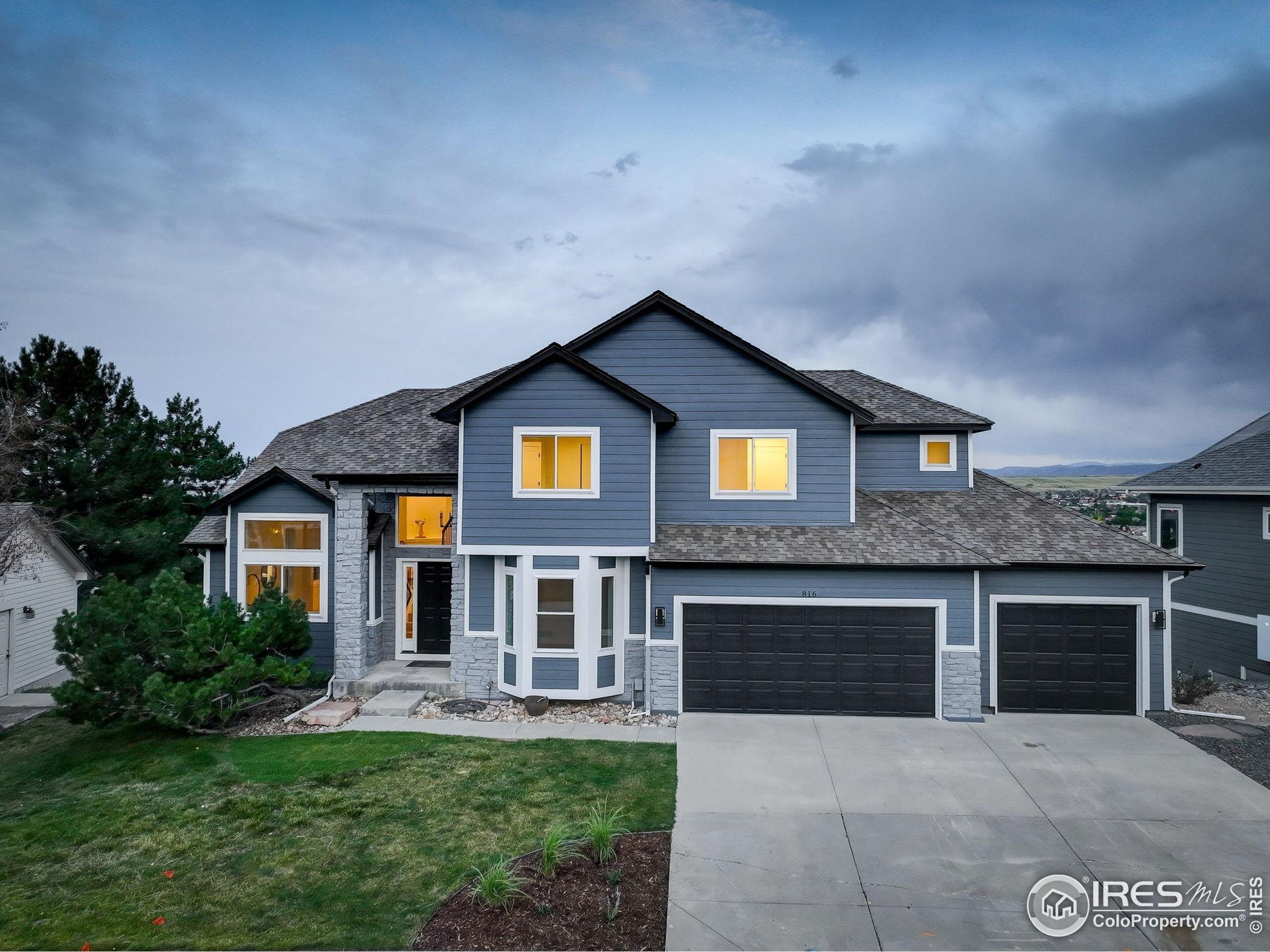 Property Photo: 816 Trail Ridge Dr CO 80027