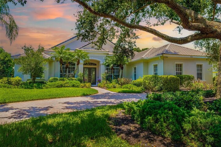 Property Photo: 8844 Bloomfield Boulevard FL 34238